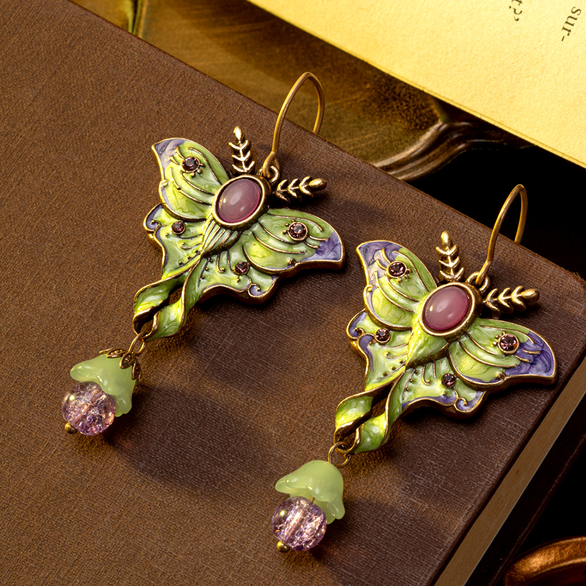 Pendientes de mariposa esmaltada adorables, de estilo dulce y a la moda, con diseño vintage y exclusivo, versátiles para cualquier ocasión.