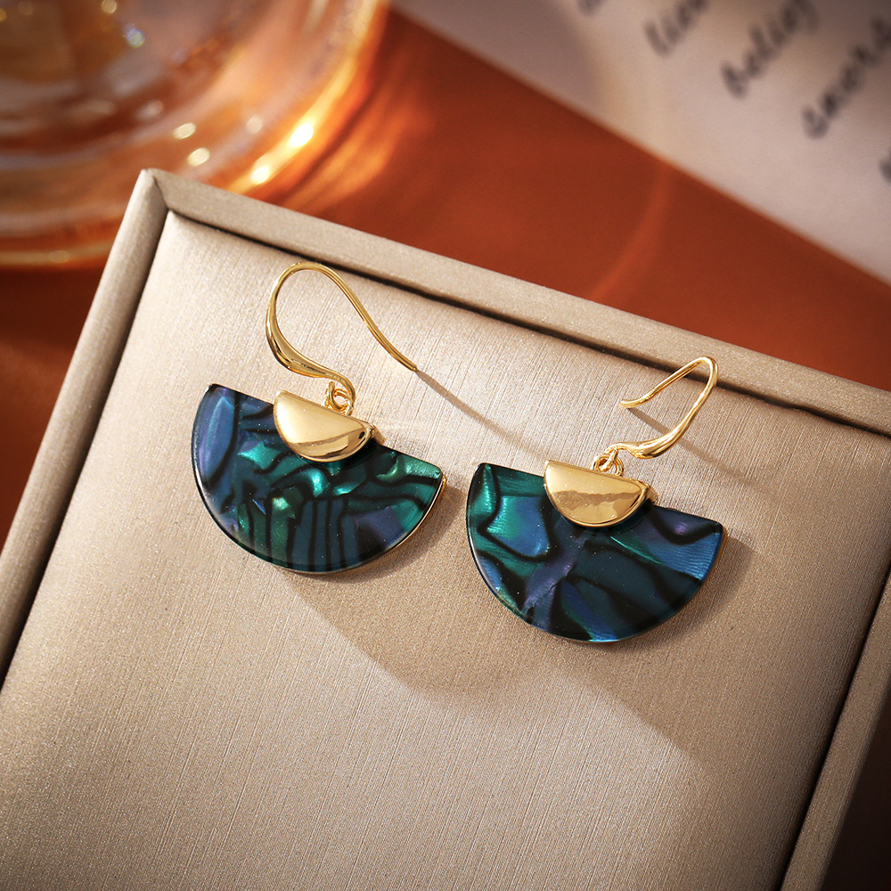 Pendientes vintage en forma de abanico