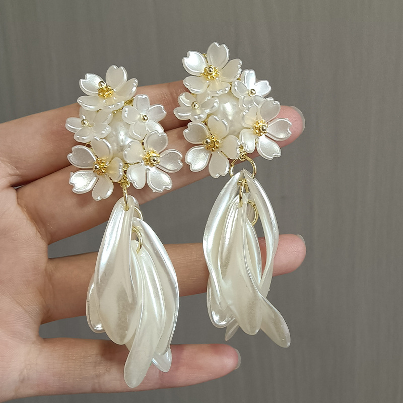 Pendientes largos de borla con diseño francés de jazmín, estilo exclusivo y elegante, pendientes exagerados y sofisticados para novia. - Image 2