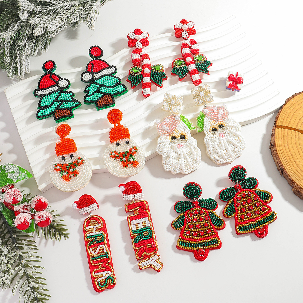 Navidad Mágica – Aretes de Cuentas con Diseños Navideños, Accesorios Festivos y Originales para Mujer
